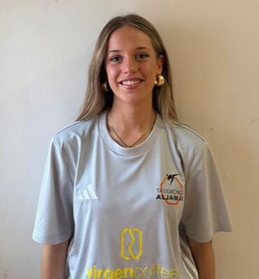 Natalia Castro con camiseta del club taekwondo Aljamar