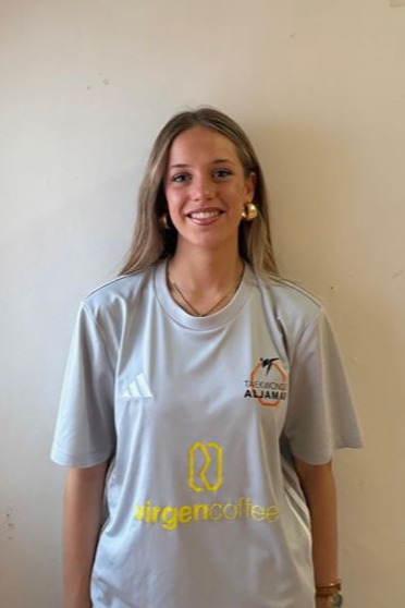 Natalia Castro con camiseta del club taekwondo Aljamar